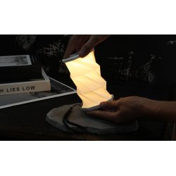 Mini Hexagon Twist Lamp � Elegant LED-design i massivt tr�