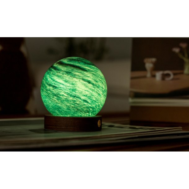 Gingko Design AstraGlass Light � LED bordlampe i h�ndmalet glas