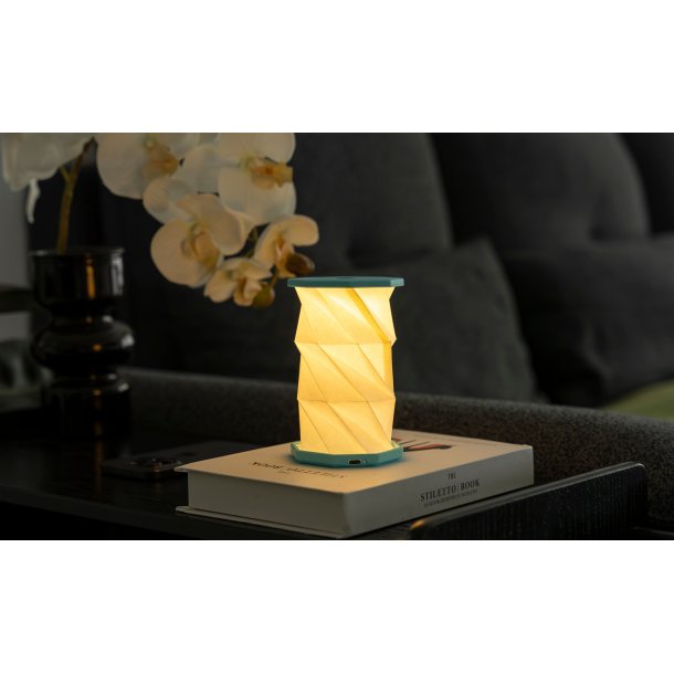 Mini Hexagon Twist Lamp � Elegant LED-design i massivt tr�