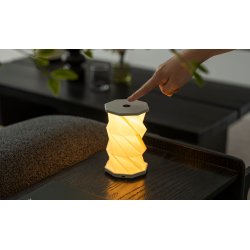 Mini Hexagon Twist Lamp � Elegant LED-design i massivt tr�