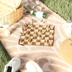 Umbra -  Wobble Chess Set &#150; Skakspil med bevgelse og elegance