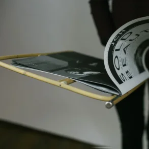 Bladholder - Original Wiener Zeitungshalter (NB! Kun til helt sm aviser, magasiner o.l)